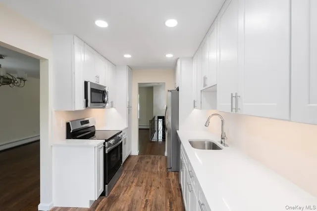 $999,999 | 22 Brian Drive, East Islip, NY 11730