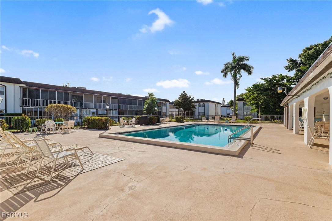 2828 Jackson Street, Unit D8 Fort Myers, FL 33901 - Photo 32 of 37 a view of a basket ball ground