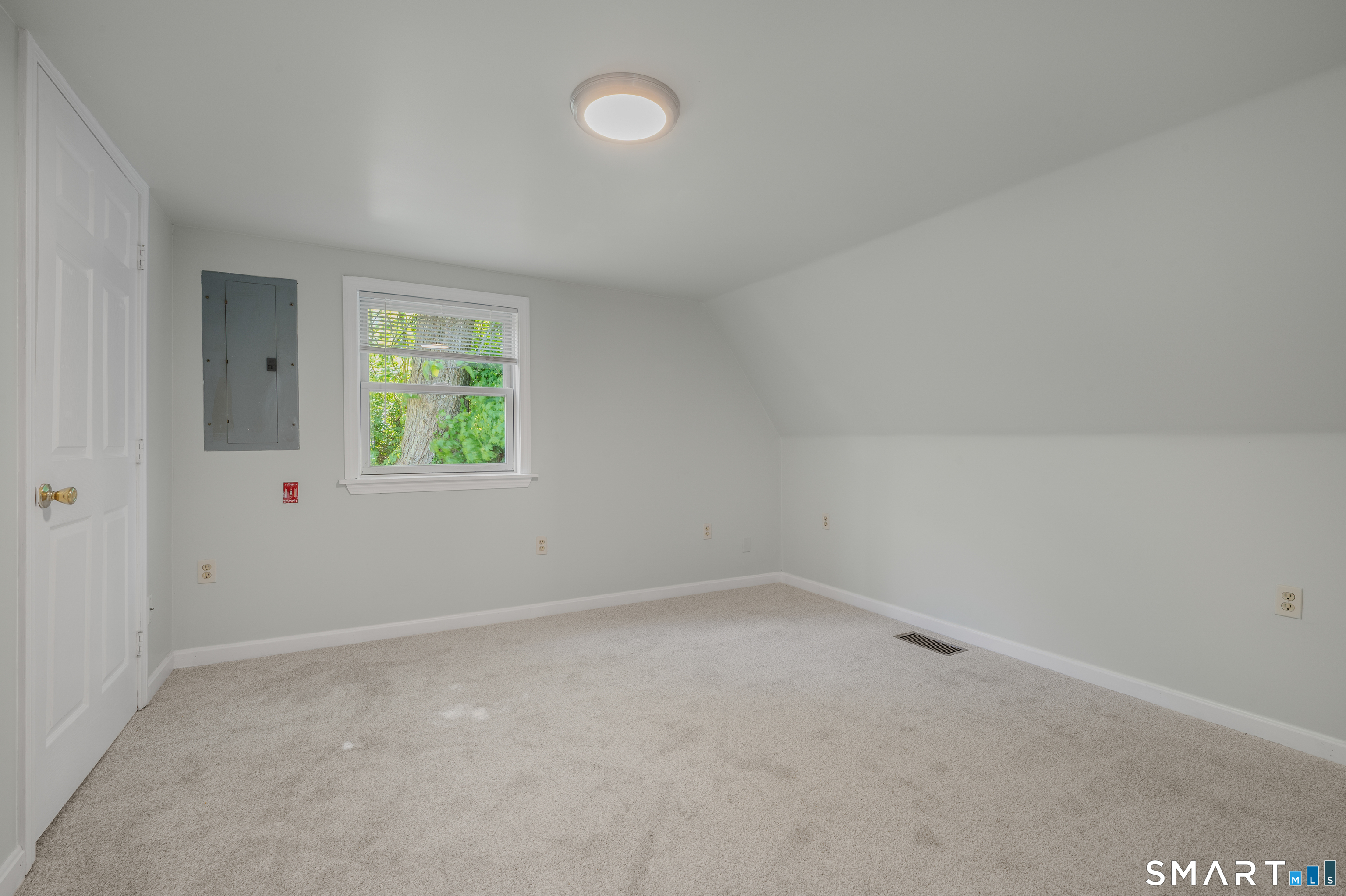 17 Sylvester Street Norwich, CT 06360 - Photo 17 of 22