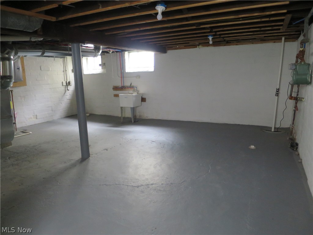 1052 Elbon Road Cleveland, OH 44121 - Photo 18 of 21 Clean and spotless lower level.