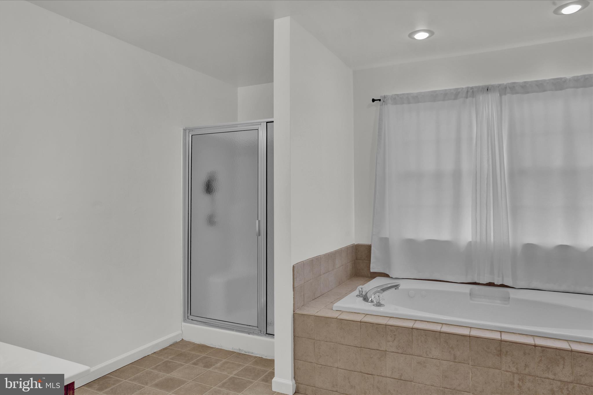 36 Hayden Circle Reading, PA 19606 - Photo 29 of 41 a bathroom with a bathtub