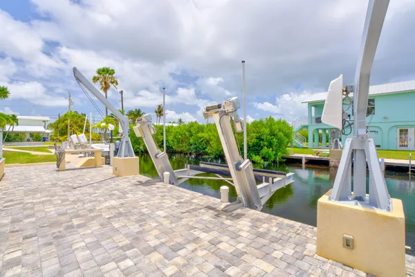 $999,000 | 30366 Falcon Lane, Big Pine Key, FL 33043