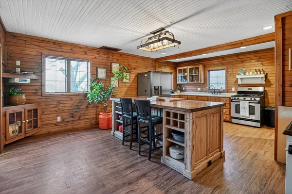$839,900 | 19004 Kestrel Ridge Lane, Richland Center, WI 53581