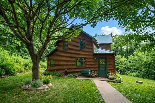 $849,900 | 19004 Kestrel Ridge Lane, Richland Center, WI 53581