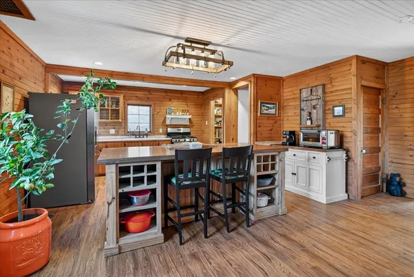 $839,900 | 19004 Kestrel Ridge Lane, Richland Center, WI 53581