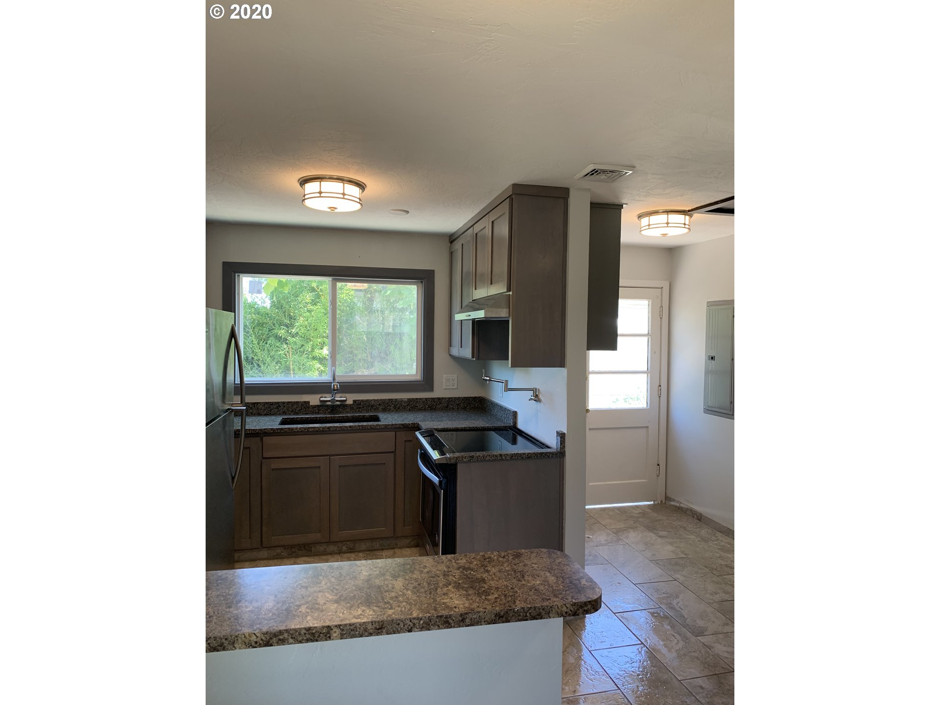 1857 H Street Springfield, OR 97477 - Photo 10 of 30