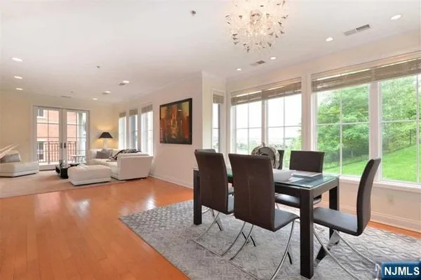 $5,500 | 3 Moorings Lane, Edgewater, NJ 07020