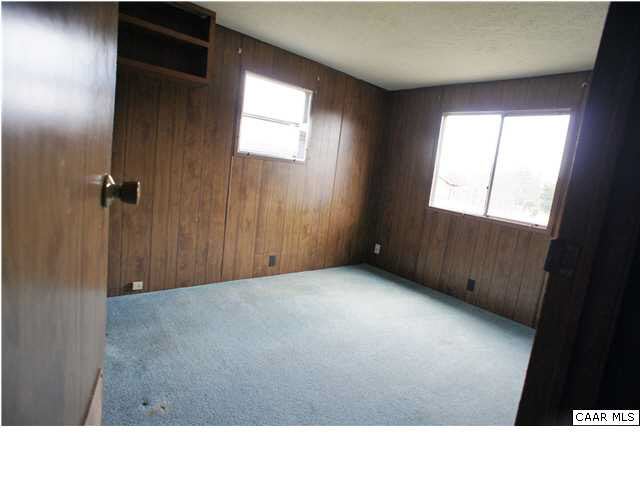 810 Chopping Road Mineral, VA 23117 - Photo 14 of 20 a open hall with a window