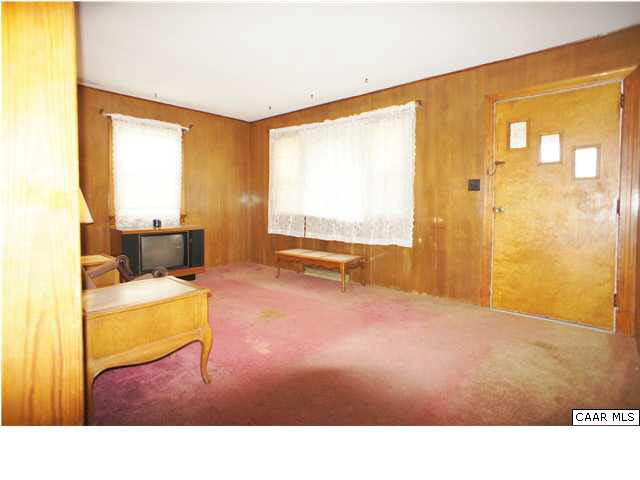 810 Chopping Road Mineral, VA 23117 - Photo 3 of 20 a living room with a large window
