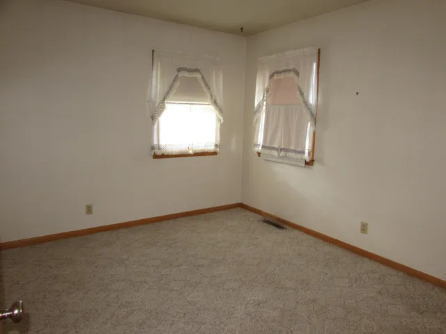 $120,000 | 902 11th Street South, St. James, MN 56081