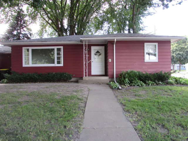 $120,000 | 902 11th Street South, St. James, MN 56081