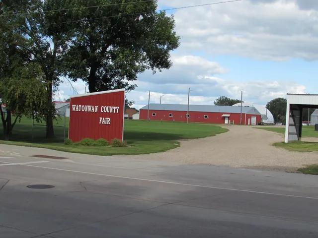 $120,000 | 902 11th Street South, St. James, MN 56081