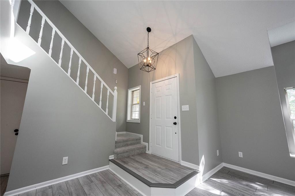 7762 Geist Bluff Drive Indianapolis, IN 46236 - Photo 3 of 57