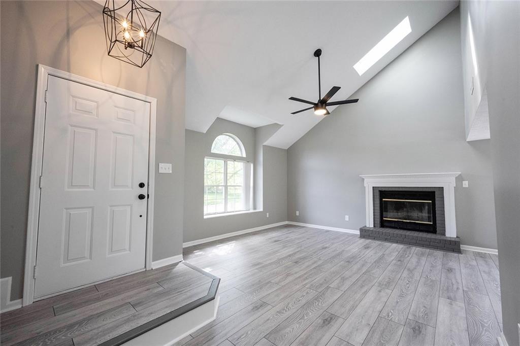 7762 Geist Bluff Drive Indianapolis, IN 46236 - Photo 4 of 57