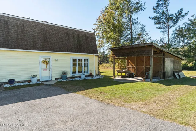 $229,000 | 198 Jefferson Road, Lake Waccamaw, NC 28450