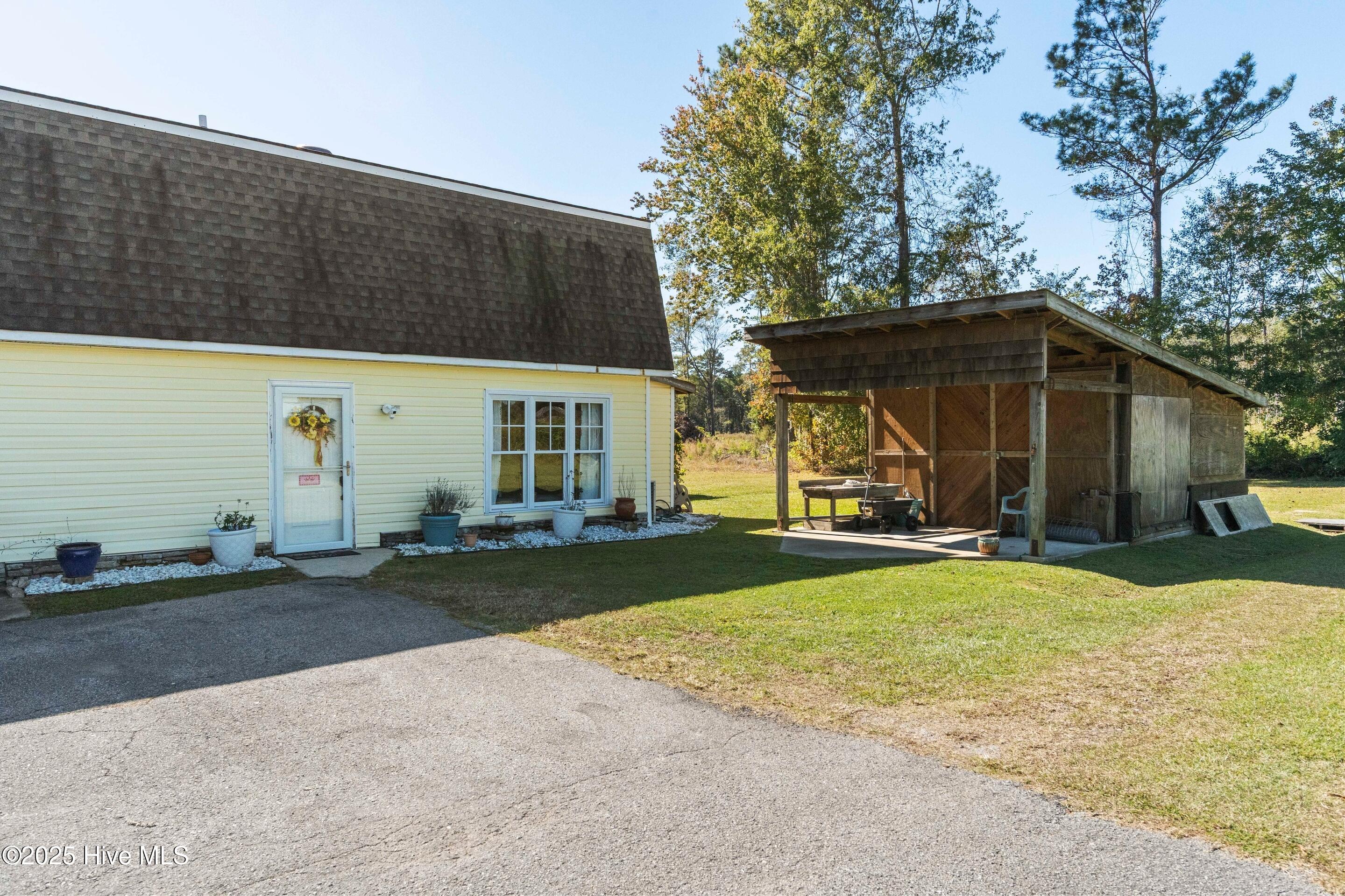 198 Jefferson Road Lake Waccamaw, NC 28450 - Photo 19 of 27 Unit A. Also nice flex use building that has power.