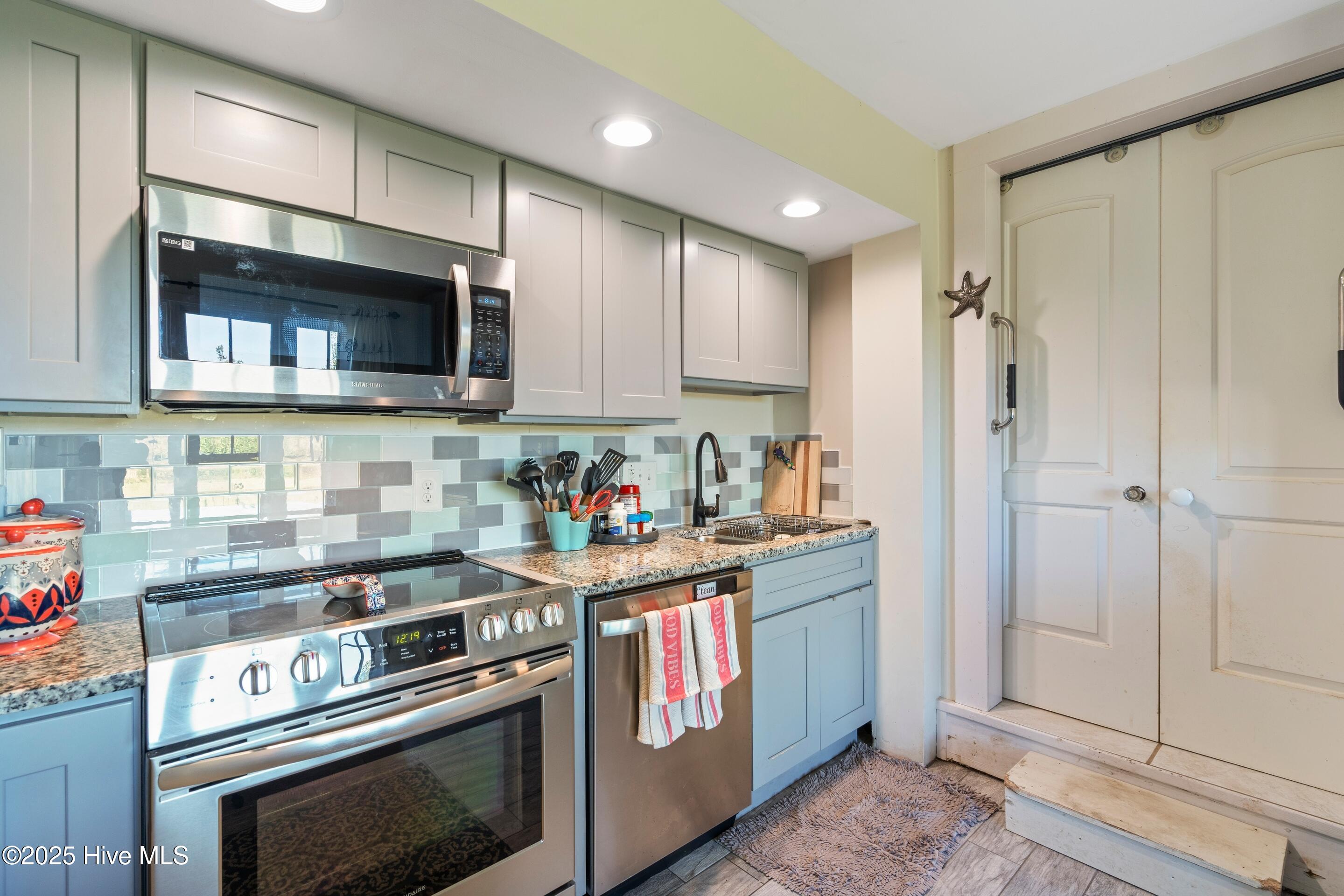 198 Jefferson Road Lake Waccamaw, NC 28450 - Photo 7 of 27 mls-DSC06983