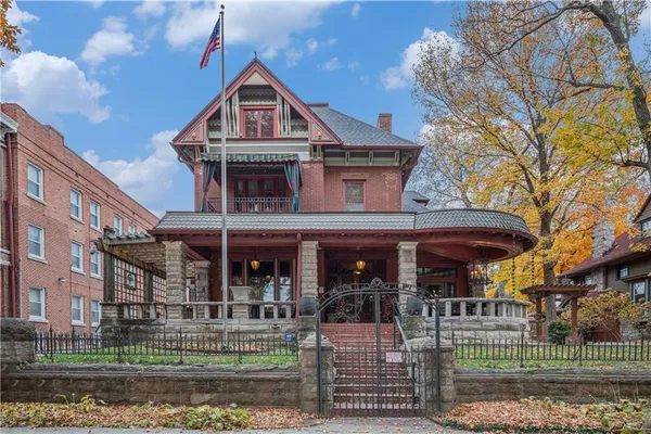 $925,000 | 425 Gladstone Boulevard, Kansas City, MO 64124