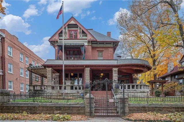 $999,900 | 425 Gladstone Boulevard, Kansas City, MO 64124