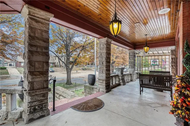 $999,900 | 425 Gladstone Boulevard, Kansas City, MO 64124