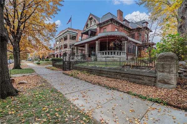 $925,000 | 425 Gladstone Boulevard, Kansas City, MO 64124