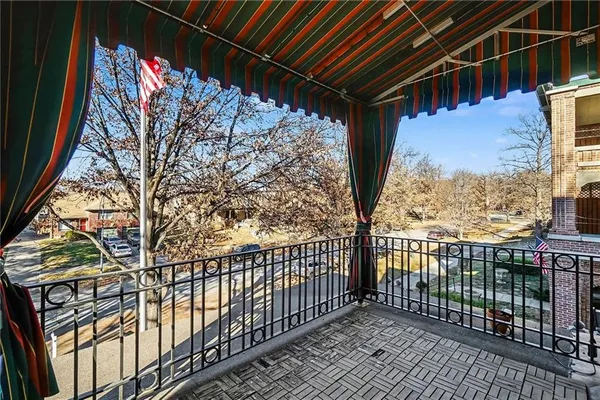$925,000 | 425 Gladstone Boulevard, Kansas City, MO 64124
