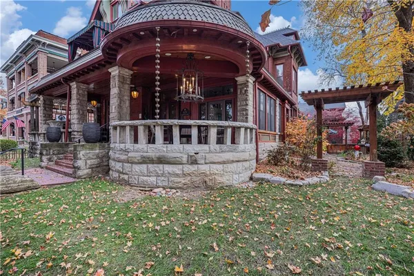 $925,000 | 425 Gladstone Boulevard, Kansas City, MO 64124