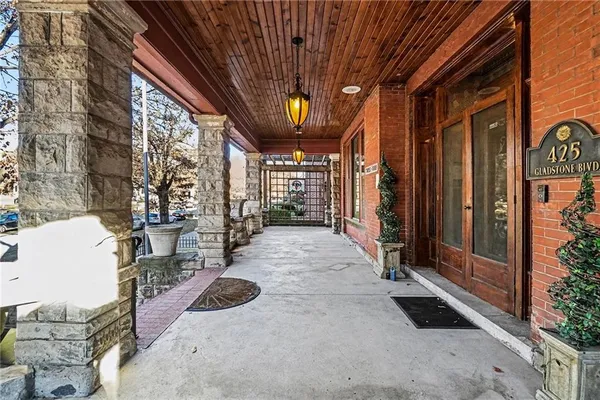 $925,000 | 425 Gladstone Boulevard, Kansas City, MO 64124