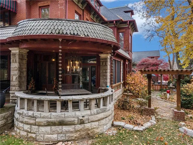 $999,900 | 425 Gladstone Boulevard, Kansas City, MO 64124