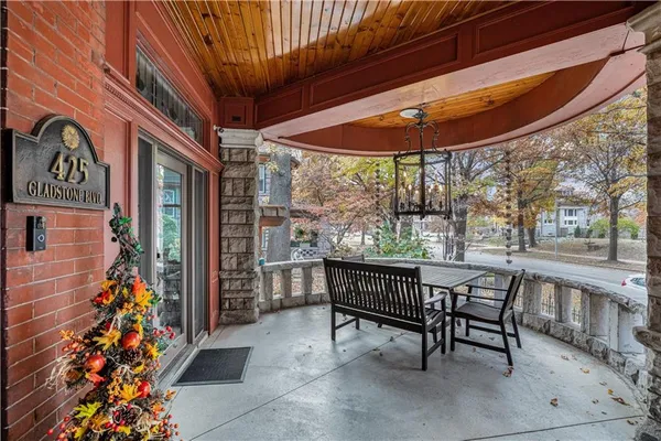 $925,000 | 425 Gladstone Boulevard, Kansas City, MO 64124