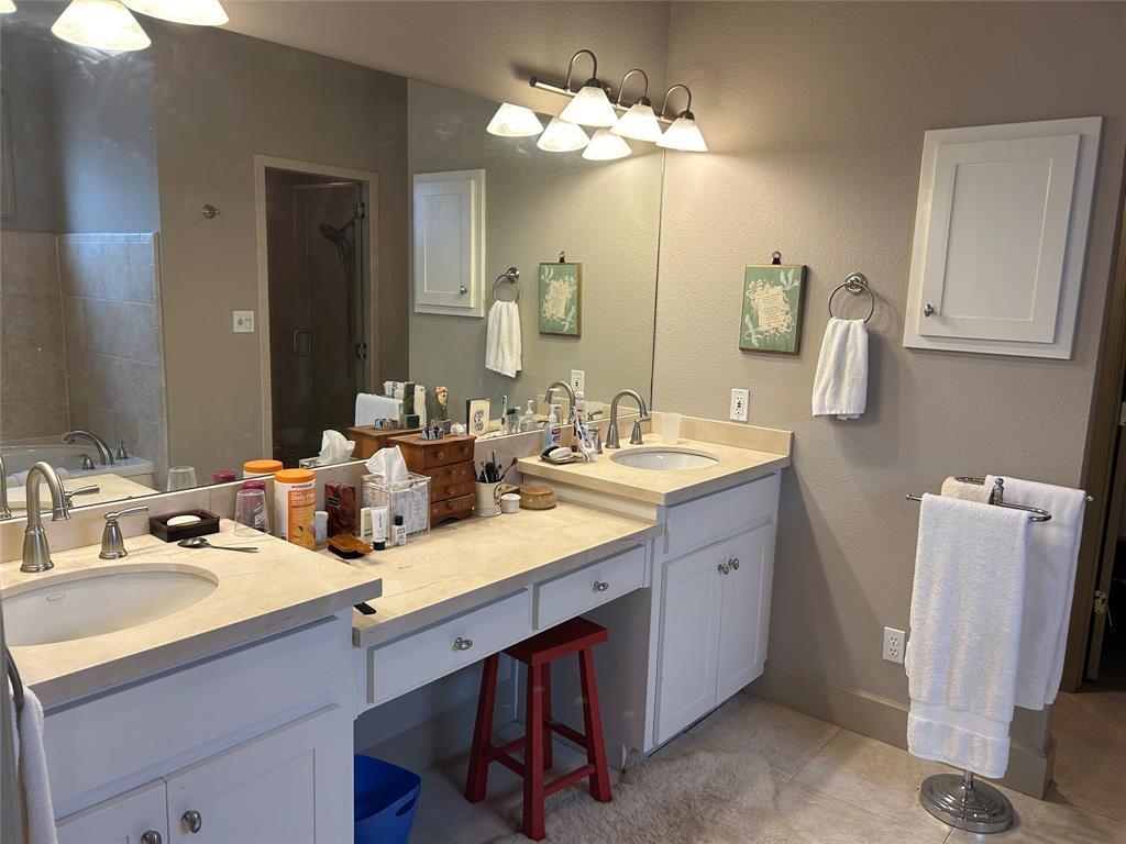 1434 Lakeside Trail Whitney, TX 76692 - Photo 12 of 27 Master Bath