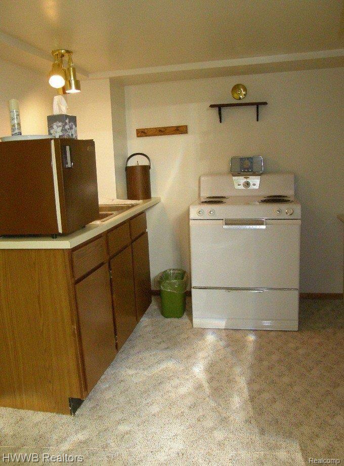 612 Byron Court, Unit 41 Rochester, MI 48307 - Photo 15 of 20 LOWER LEVEL KITCHEN
