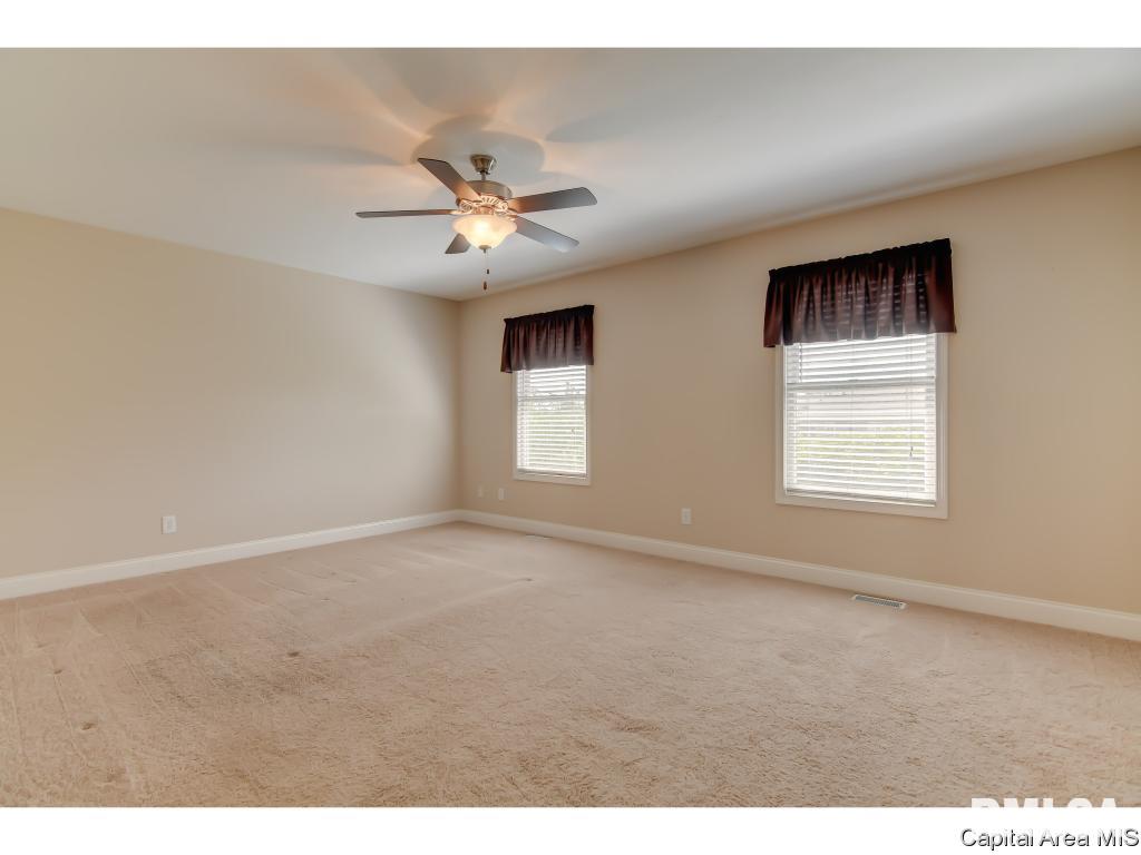 613 Heathrow Lane Rochester, IL 62563 - Photo 17 of 36