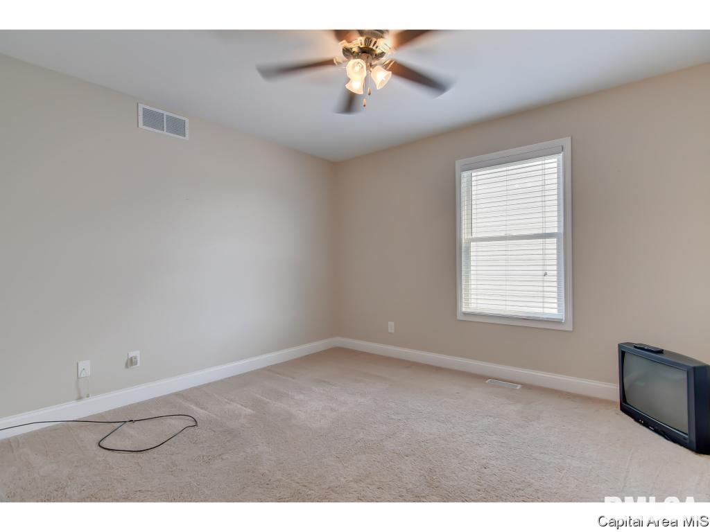 613 Heathrow Lane Rochester, IL 62563 - Photo 20 of 36