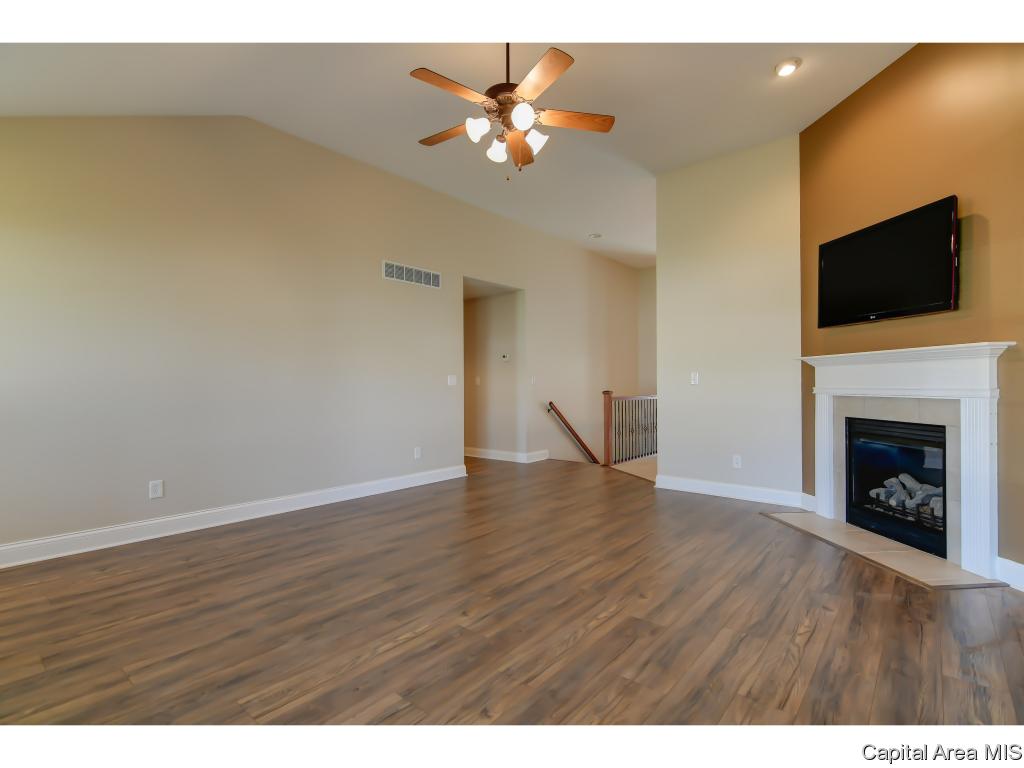 613 Heathrow Lane Rochester, IL 62563 - Photo 2 of 36