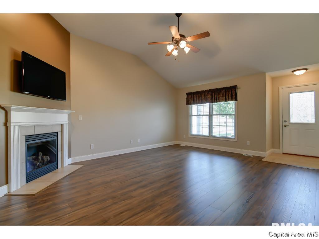 613 Heathrow Lane Rochester, IL 62563 - Photo 3 of 36