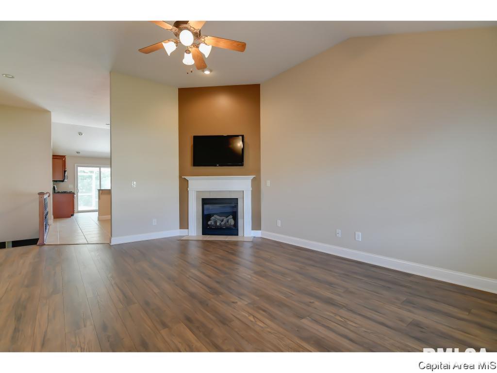 613 Heathrow Lane Rochester, IL 62563 - Photo 4 of 36