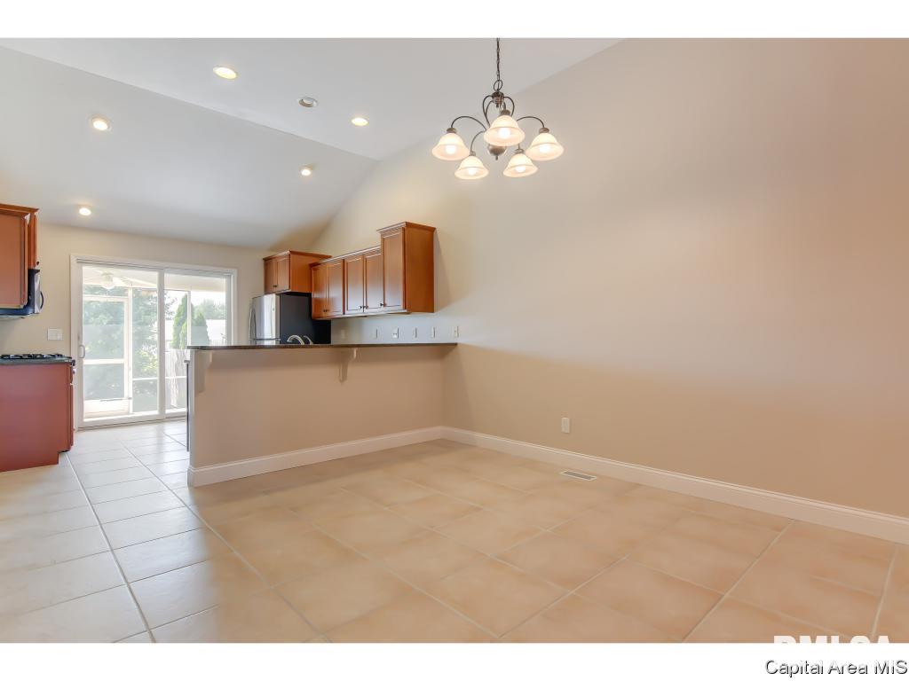 613 Heathrow Lane Rochester, IL 62563 - Photo 6 of 36