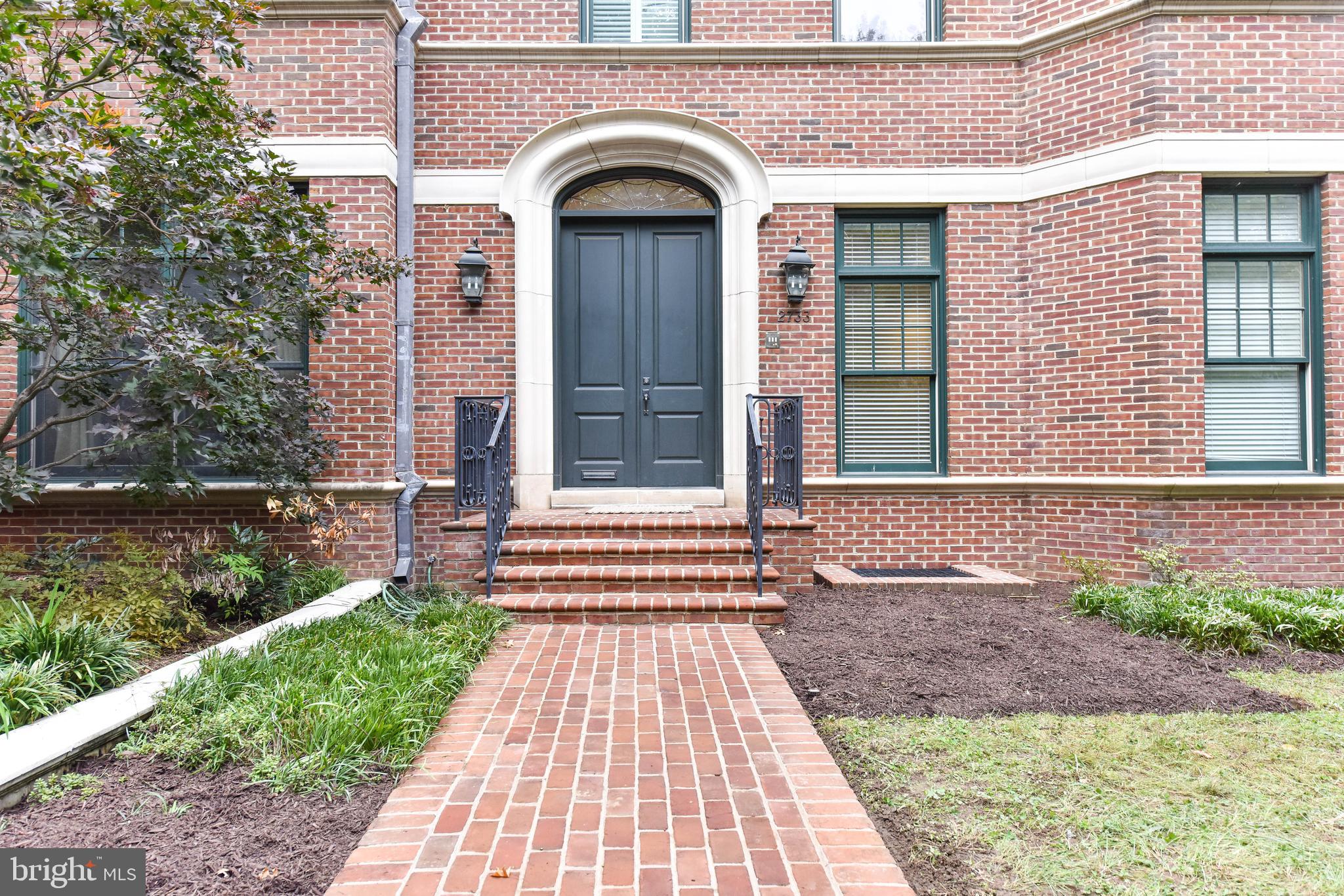 2733 Cathedral Avenue Northwest Washington, DC 20008 - Photo 3 of 36