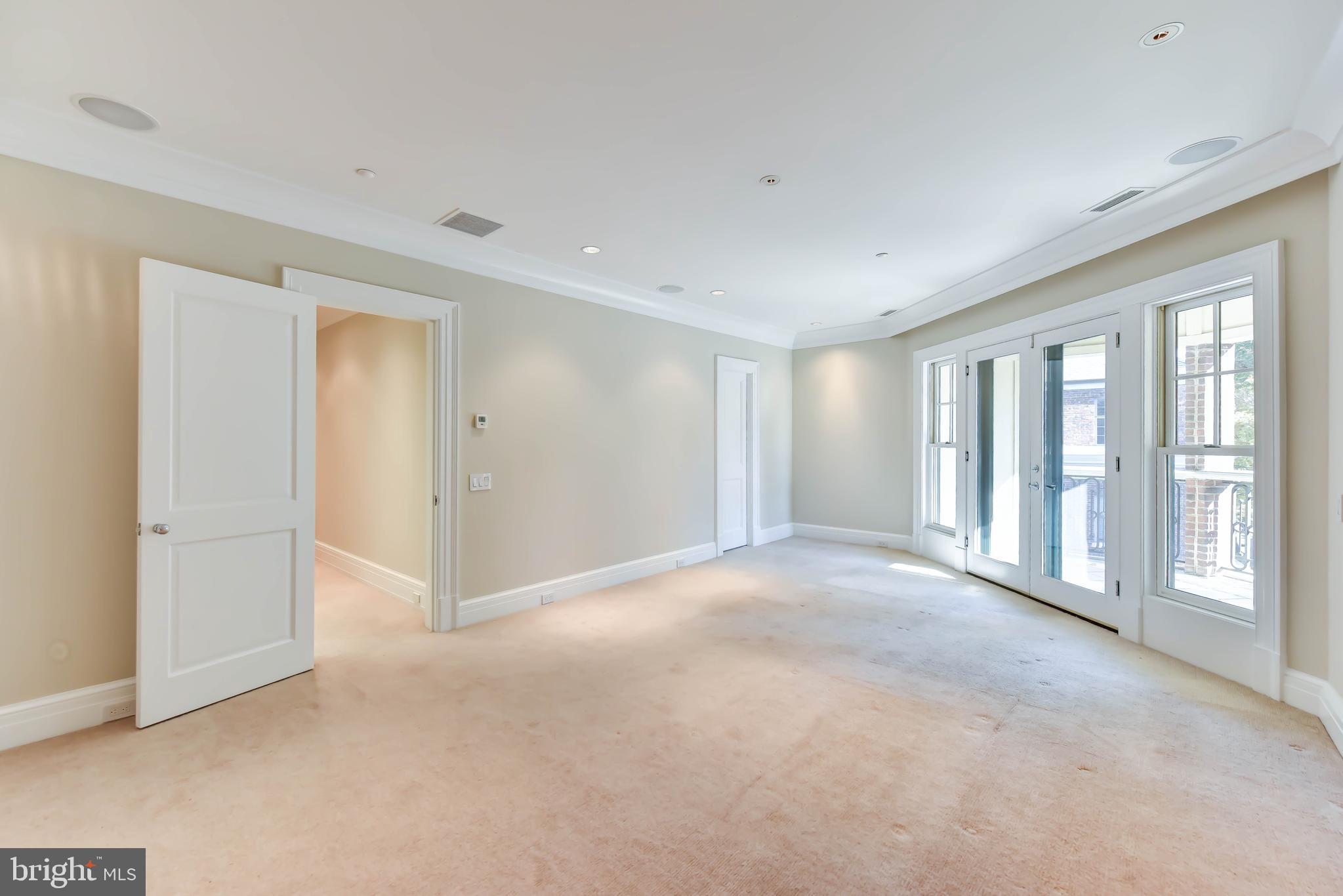 2733 Cathedral Avenue Northwest Washington, DC 20008 - Photo 31 of 36