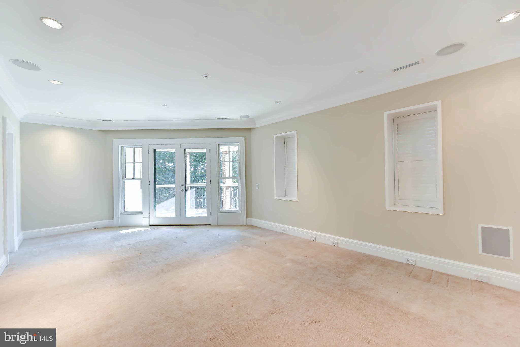 2733 Cathedral Avenue Northwest Washington, DC 20008 - Photo 32 of 36