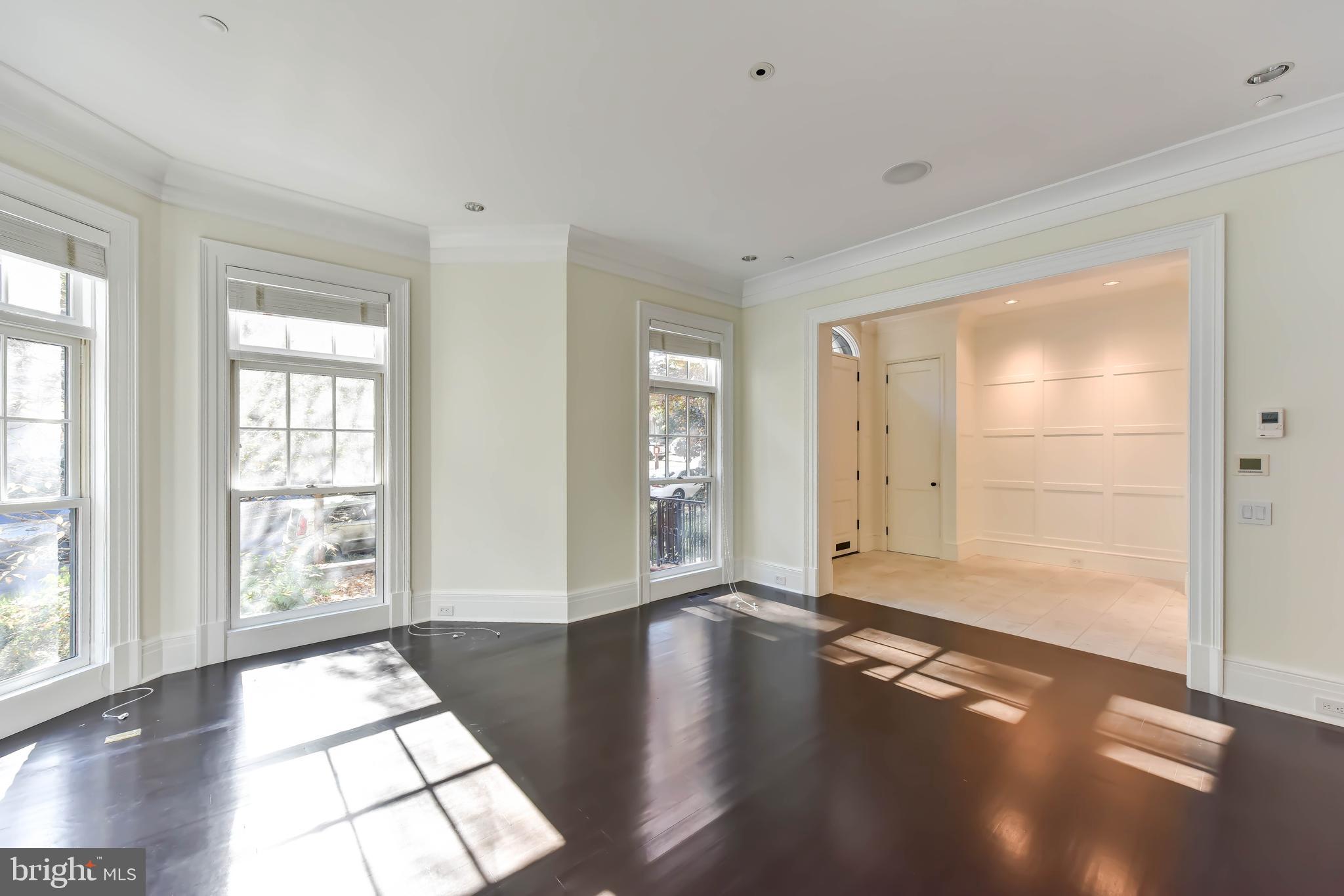 2733 Cathedral Avenue Northwest Washington, DC 20008 - Photo 5 of 36 Living Room