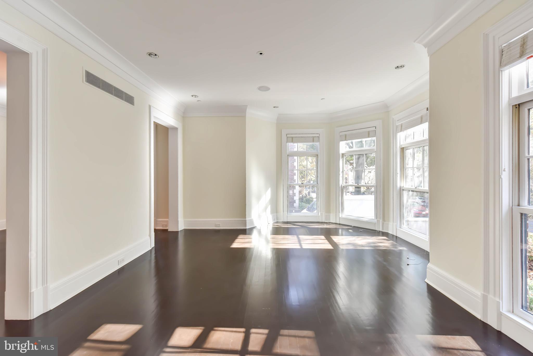2733 Cathedral Avenue Northwest Washington, DC 20008 - Photo 7 of 36 Living Room
