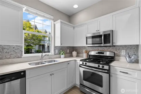 $874,995 | 12310 Northeast 92nd Street, Unit H204, Kirkland, WA 98033