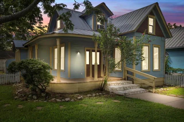 $339,900 | 710 Gresham Street, Smithville, TX 78957