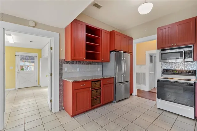 $339,900 | 710 Gresham Street, Smithville, TX 78957