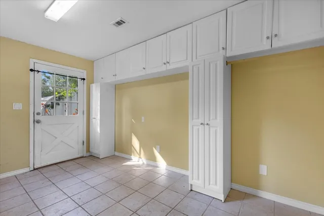 $339,900 | 710 Gresham Street, Smithville, TX 78957