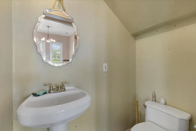 $339,900 | 710 Gresham Street, Smithville, TX 78957