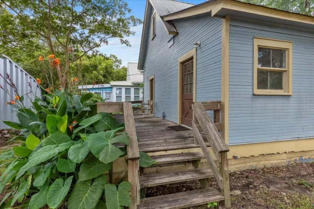 $339,900 | 710 Gresham Street, Smithville, TX 78957