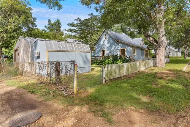 $339,900 | 710 Gresham Street, Smithville, TX 78957